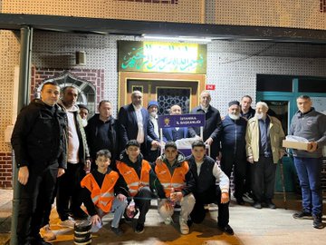 Topağacı Mahallesi teravih namazı sonrası lokum ikramında bulunduk.