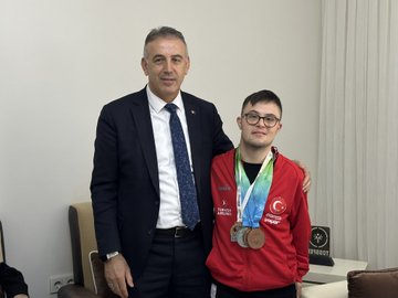 Milli Sporcumuz Rıdvan Yalçın’ı ve kıymetli ailesini ziyaret ettik.